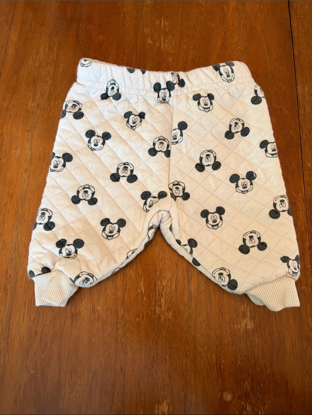 🍊5/$25 Disney Cream Quilted Sweatpants with Black Mickey Print size 0-3m